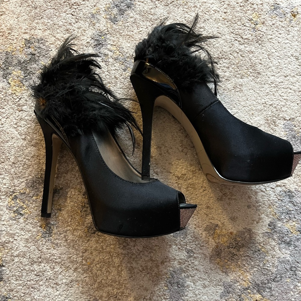 Black satin pumps with feather and glitter detail size 36